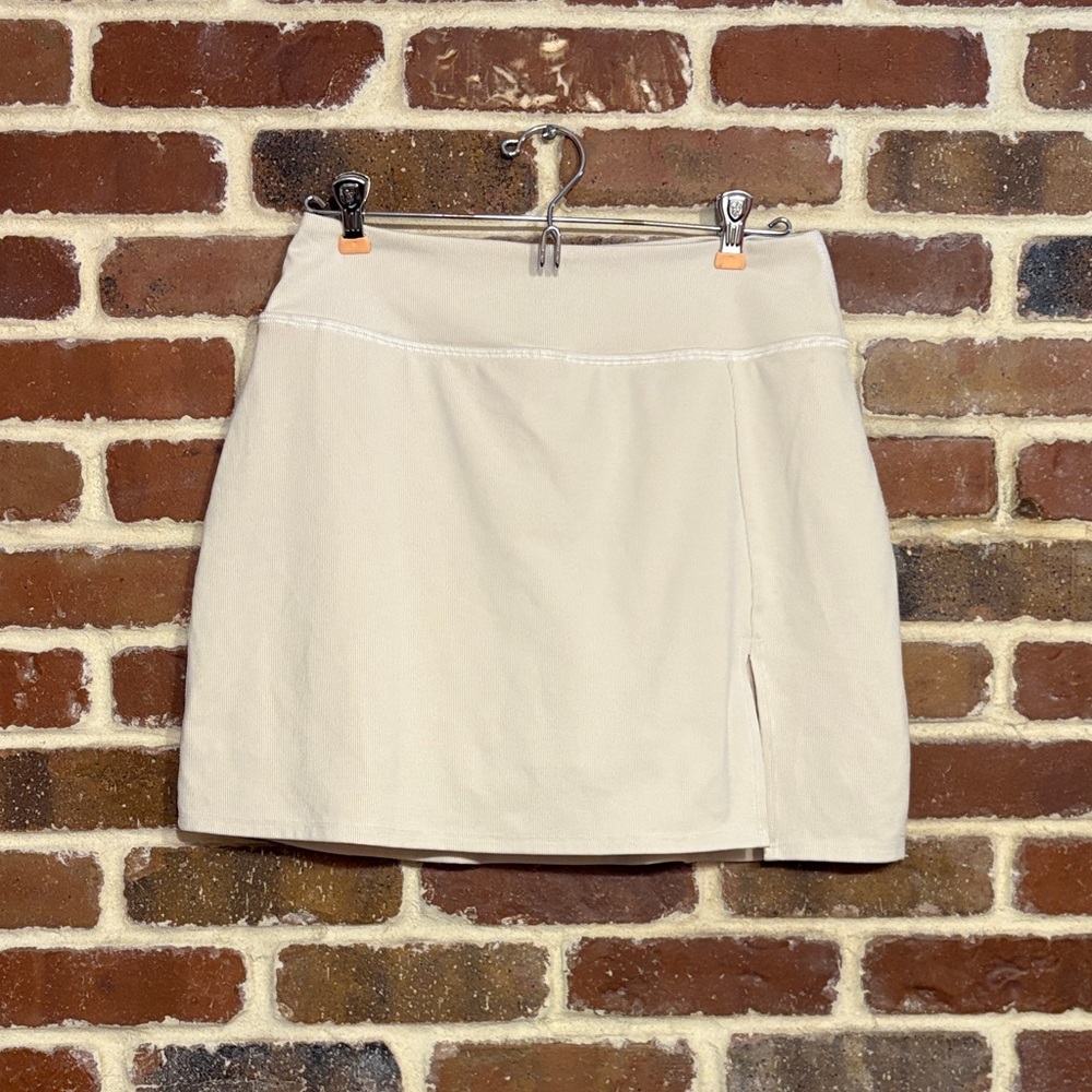 Beyond Yoga Cream skort size large